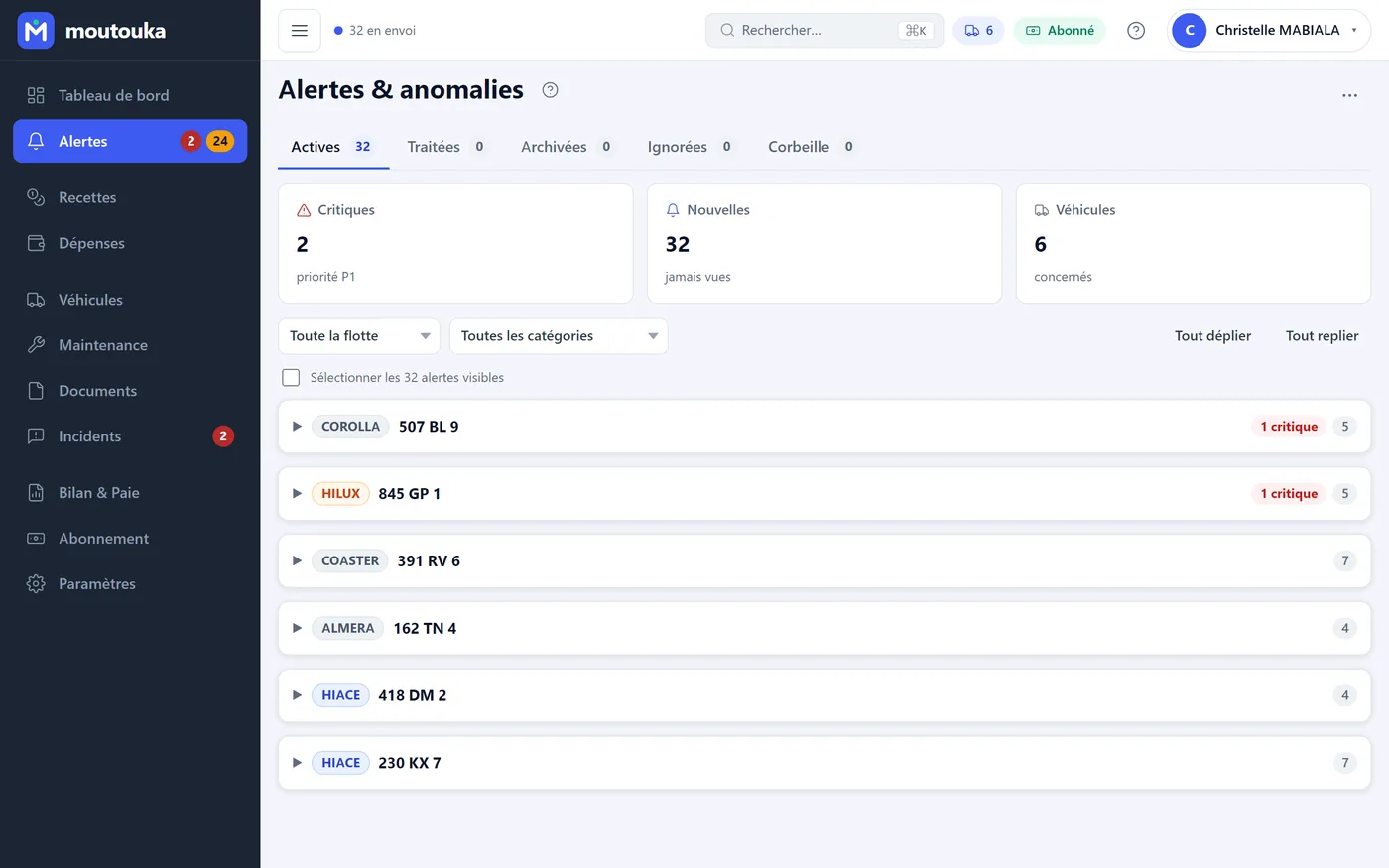 Écran Alertes : critiques, nouvelles, véhicules concernés, alertes regroupées par véhicule.